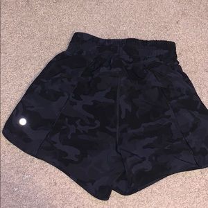 Black camo lulu shorts